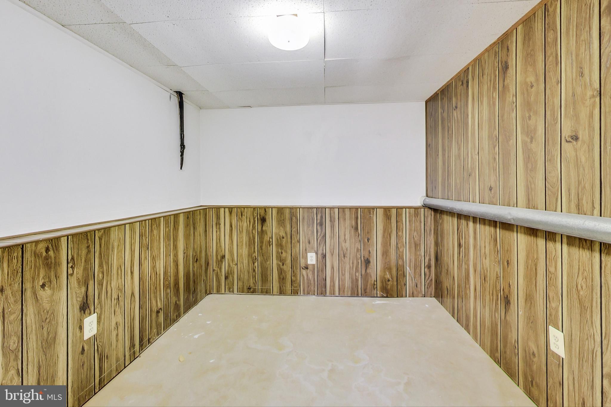 6910 Raspberry Plain Place Springfield, VA 22153 - Photo 22 of 43 Lower level den