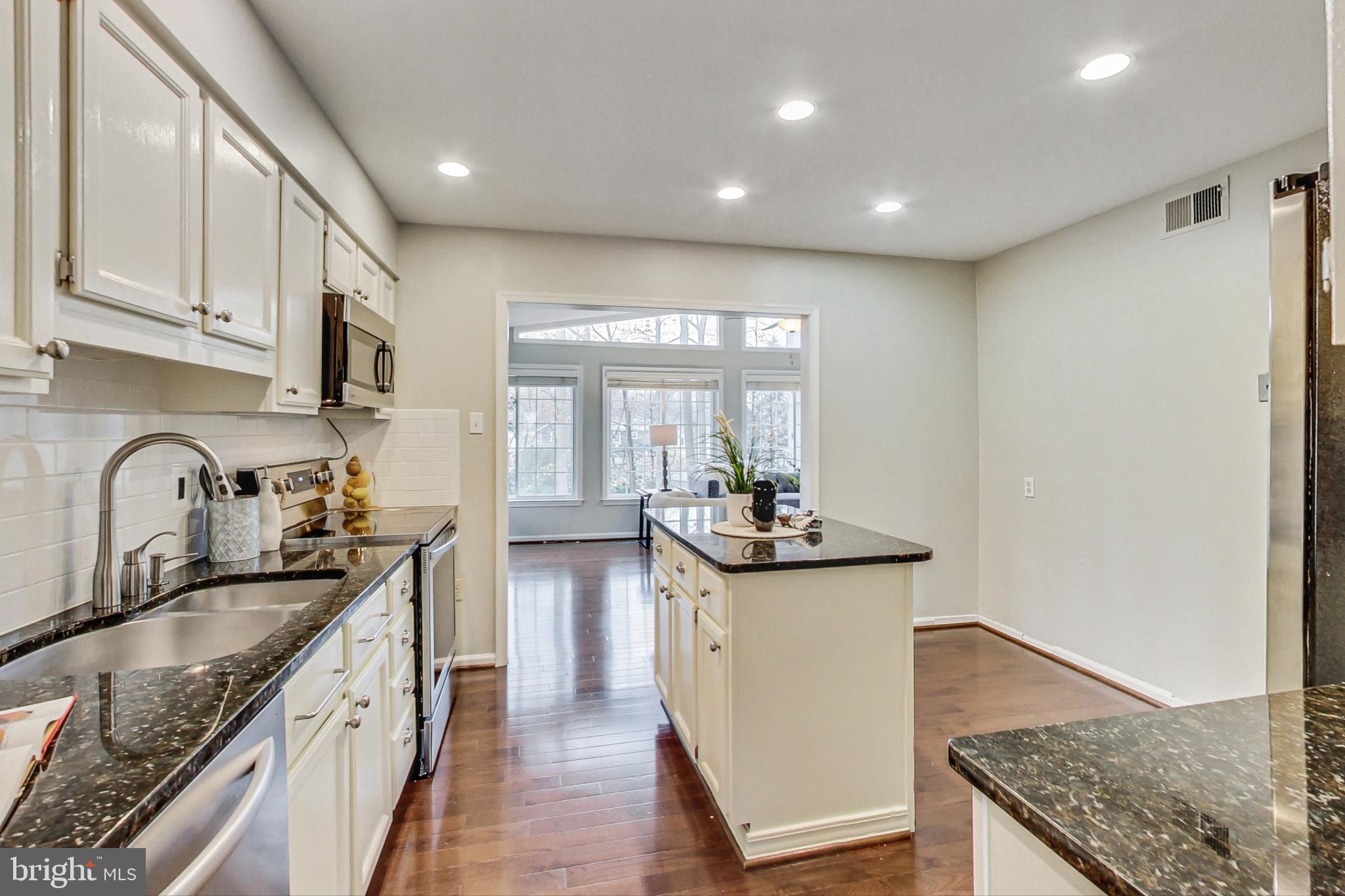 6910 Raspberry Plain Place Springfield, VA 22153 - Photo 6 of 43