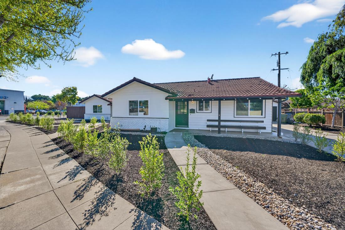 2991-2987 Almaden Road San Jose, CA 95125 - Photo 3 of 60 a front view of a house with a yard