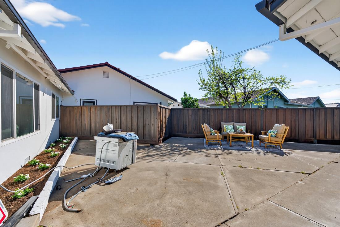 2991-2987 Almaden Road San Jose, CA 95125 - Photo 34 of 60 a view of a backyard with a table and chairs