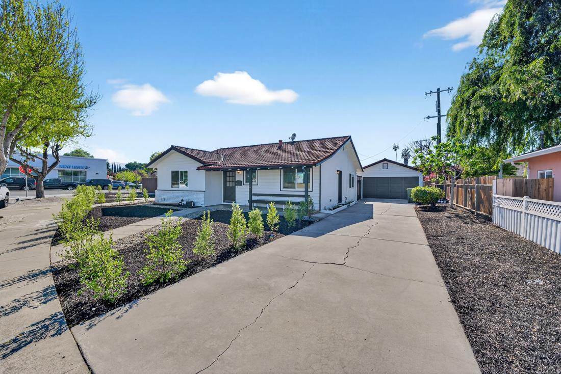 2991-2987 Almaden Road San Jose, CA 95125 - Photo 4 of 60 a front view of a house with a yard