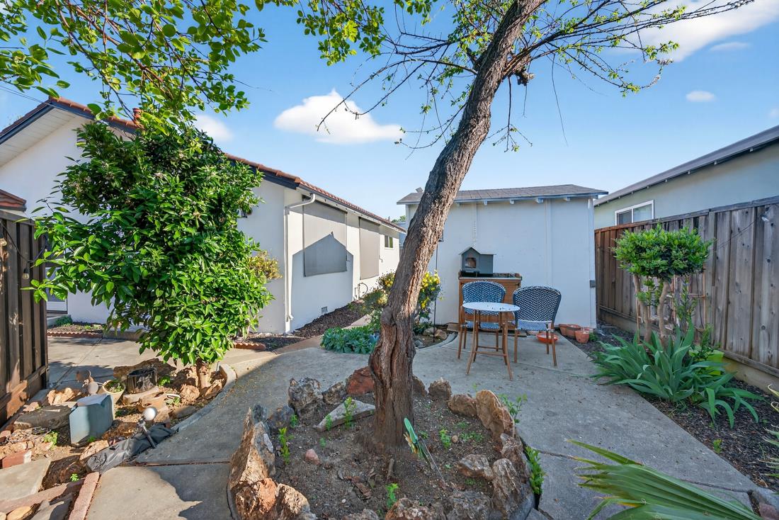 2991-2987 Almaden Road San Jose, CA 95125 - Photo 58 of 60 a house view with a outdoor space