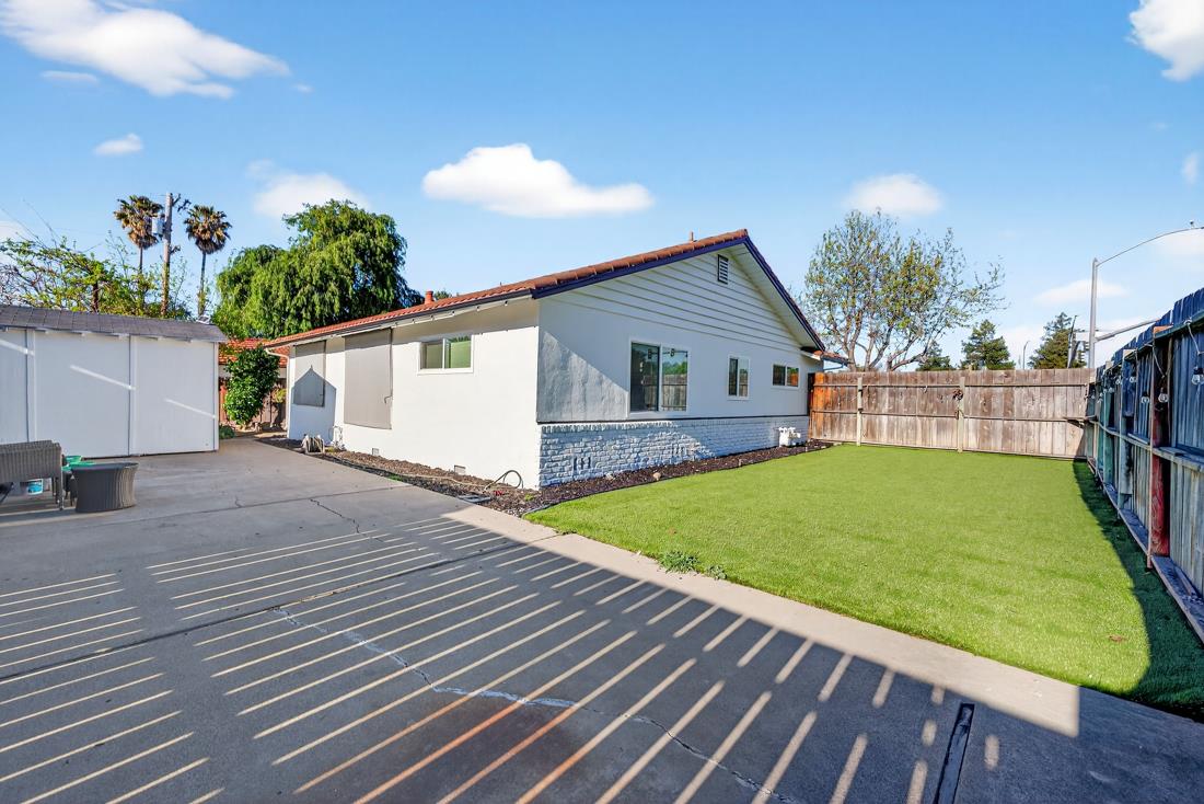 2991-2987 Almaden Road San Jose, CA 95125 - Photo 60 of 60 a view of a backyard with a garden