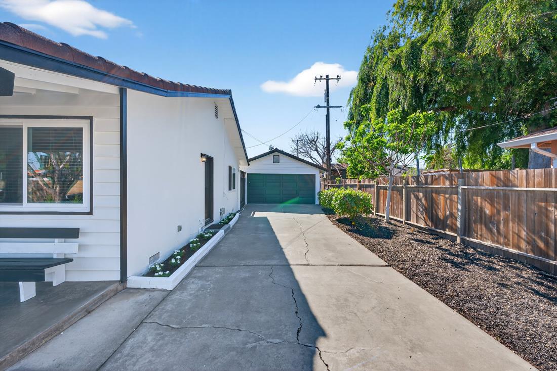 2991-2987 Almaden Road San Jose, CA 95125 - Photo 6 of 60 a house view with a garden space