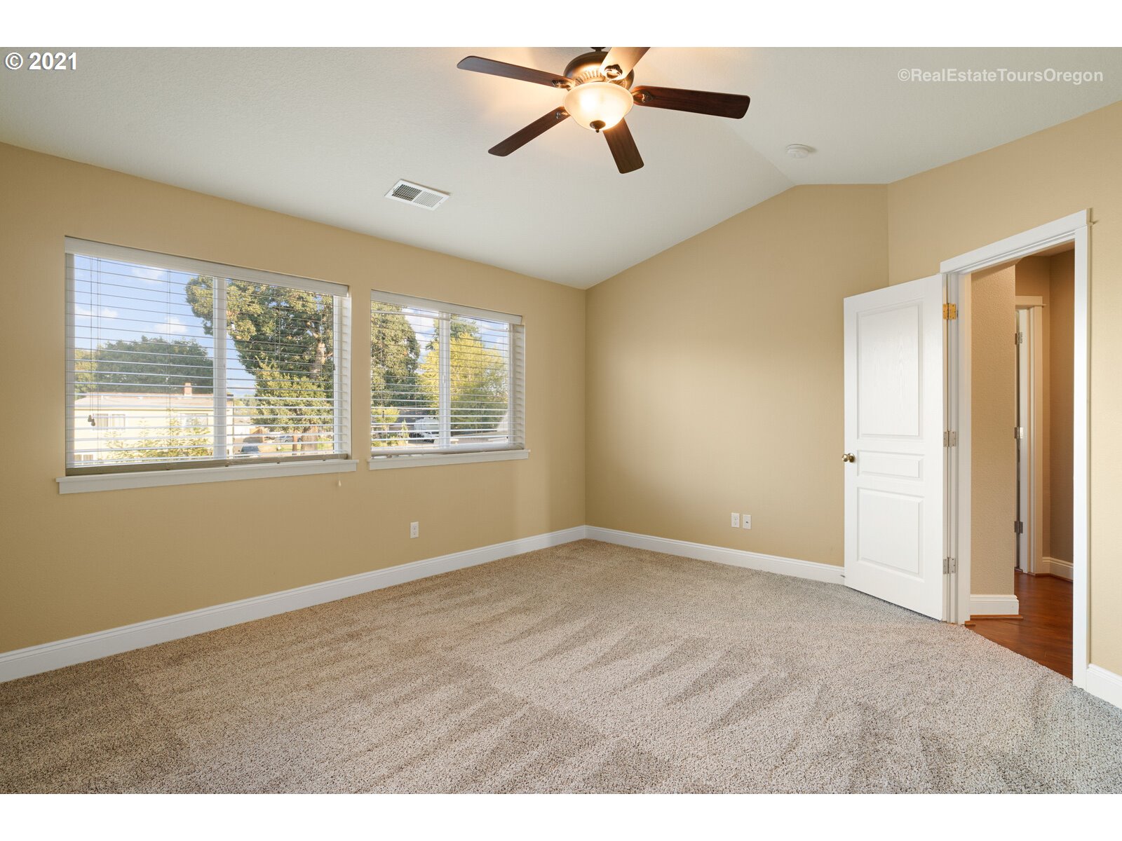 2213 Southeast Minter Bridge Road Hillsboro, OR 97123 - Photo 14 of 30 Gallery Image 14