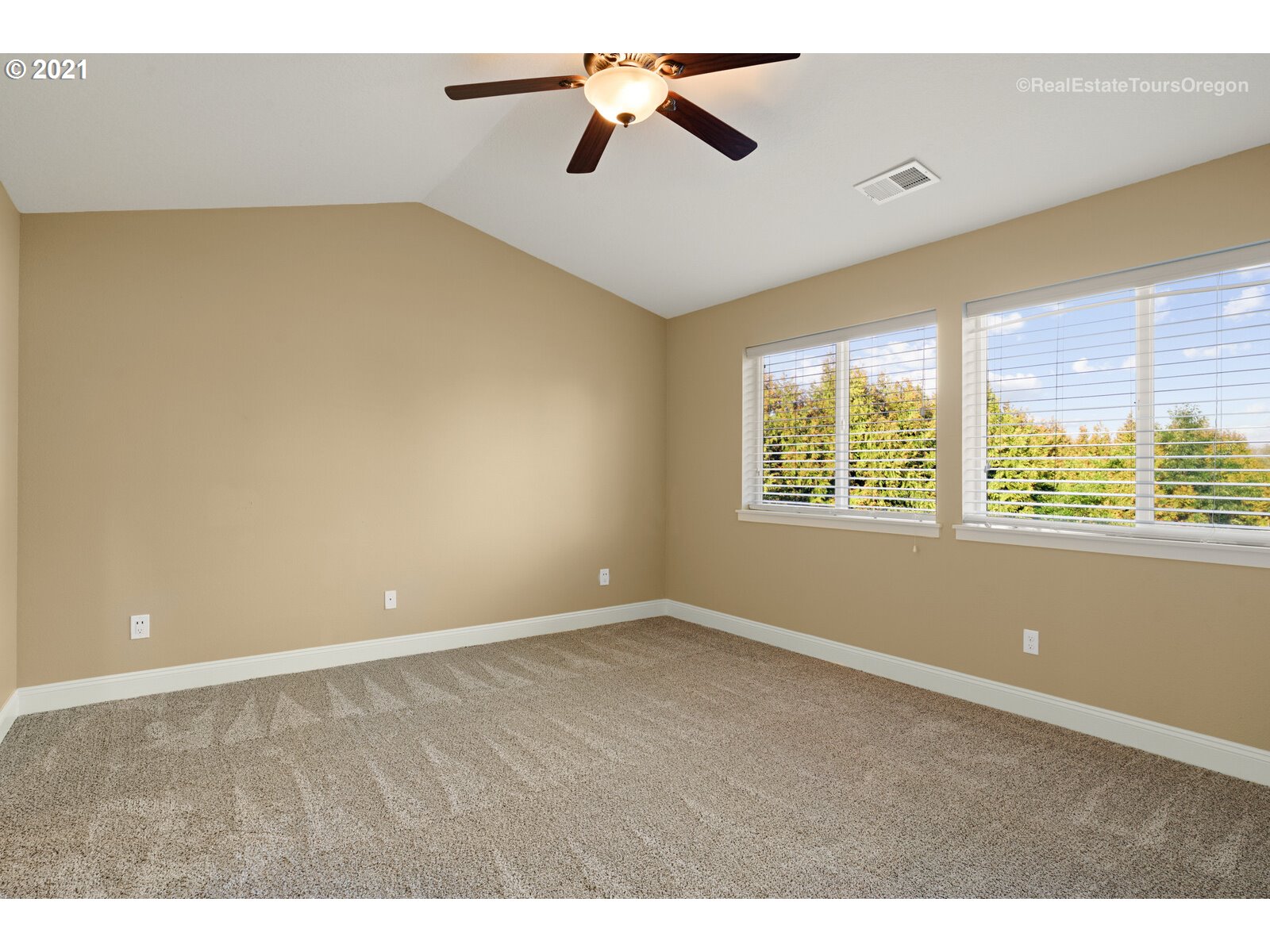2213 Southeast Minter Bridge Road Hillsboro, OR 97123 - Photo 15 of 30 Gallery Image 15