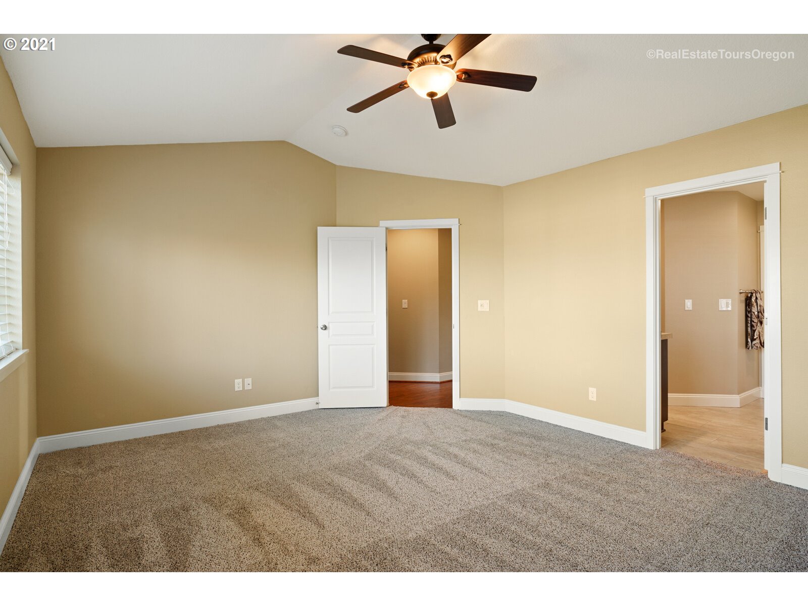 2213 Southeast Minter Bridge Road Hillsboro, OR 97123 - Photo 16 of 30 Gallery Image 16