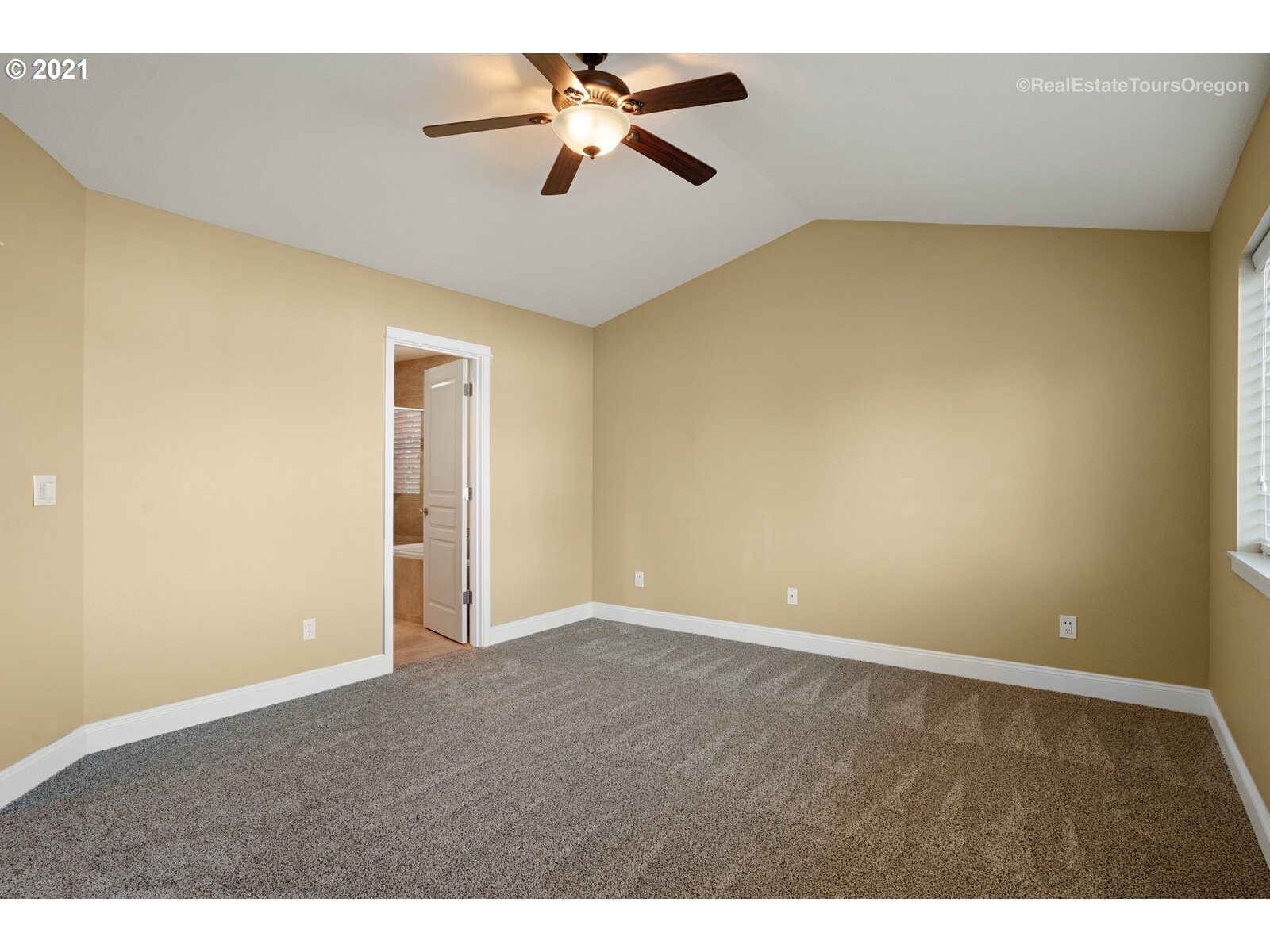 2213 Southeast Minter Bridge Road Hillsboro, OR 97123 - Photo 17 of 30 Gallery Image 17