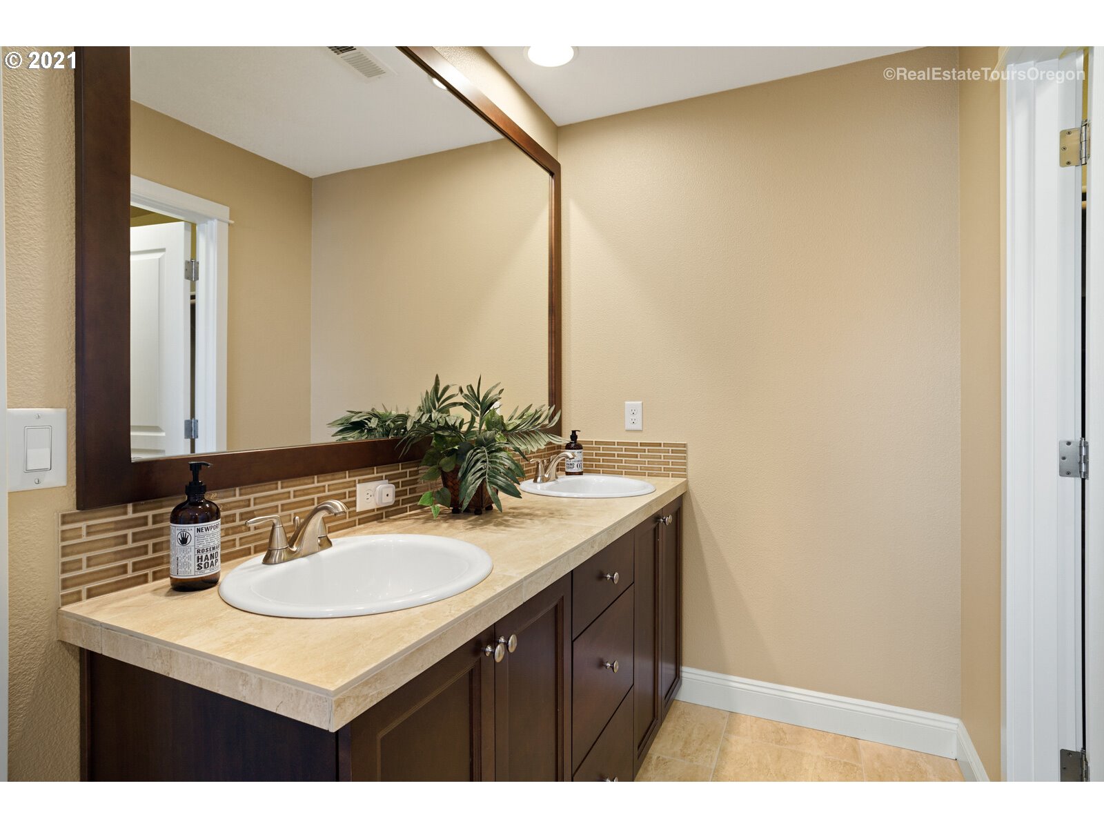 2213 Southeast Minter Bridge Road Hillsboro, OR 97123 - Photo 18 of 30 Gallery Image 18