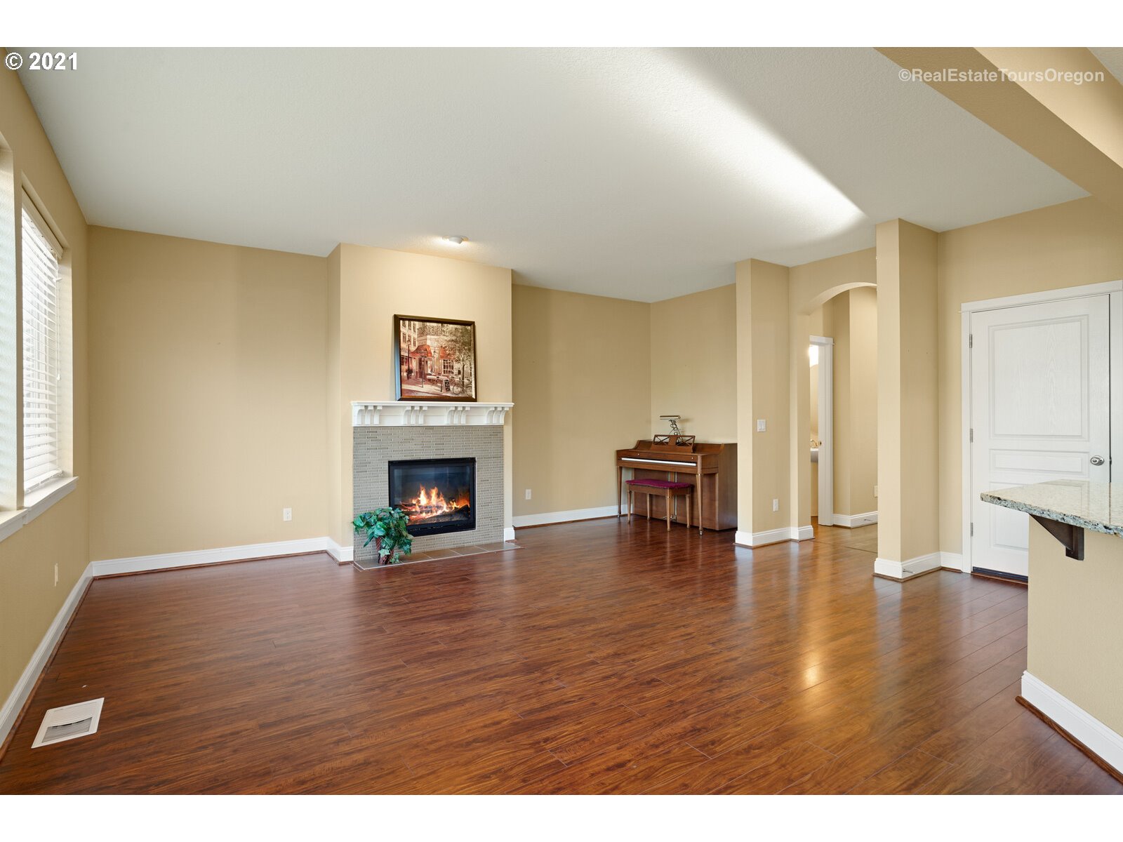 2213 Southeast Minter Bridge Road Hillsboro, OR 97123 - Photo 4 of 30 Gallery Image 4