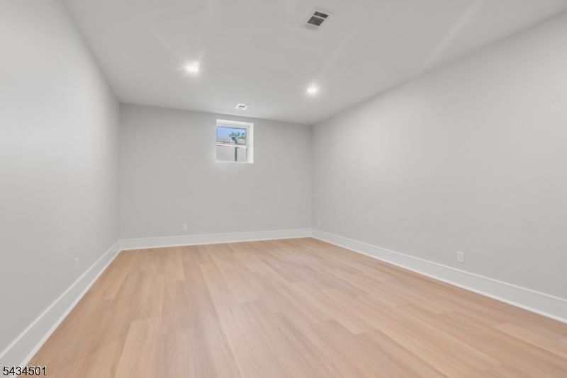 60 West Hobart Gap Road Livingston, NJ 07039 - Photo 37 of 40