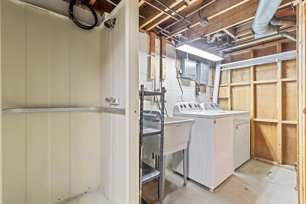 226 Topsfield Road Columbus, OH 43228 - Photo 18 of 24 226 Topsfield Road-17.jpg-SMALL