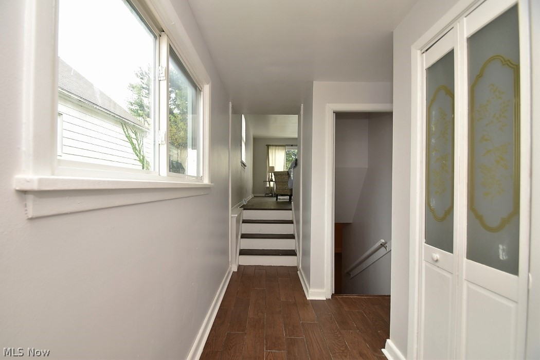 4158 Stonehaven Road Cleveland, OH 44121 - Photo 4 of 35