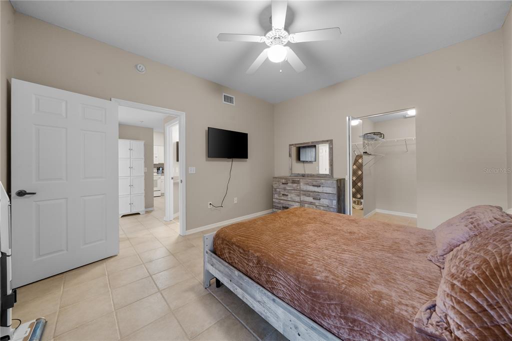 9177 Southwest 52nd Road, Unit E103 Gainesville, FL 32608 - Photo 46 of 47