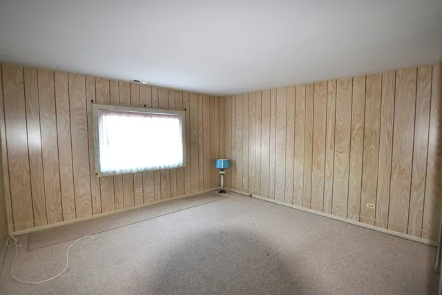 $189,000 | 9620 South Komensky Avenue, Unit 305, Oak Lawn, IL 60453