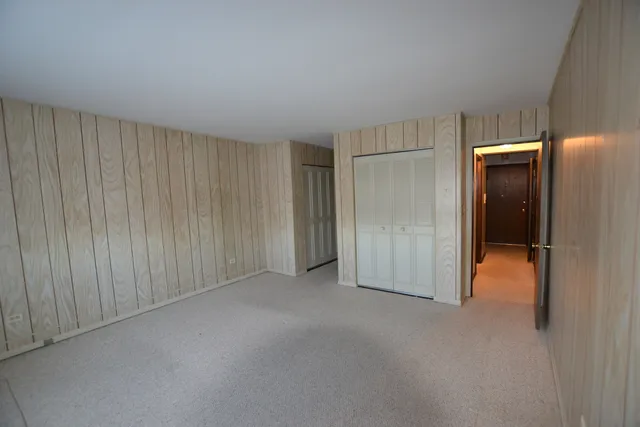 $189,000 | 9620 South Komensky Avenue, Unit 305, Oak Lawn, IL 60453