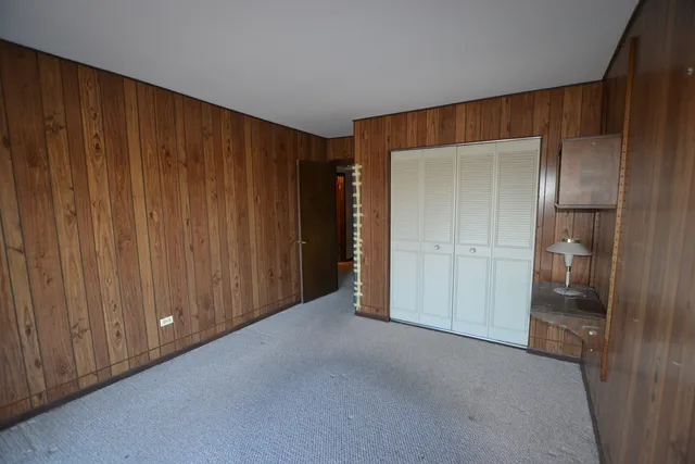 $189,000 | 9620 South Komensky Avenue, Unit 305, Oak Lawn, IL 60453