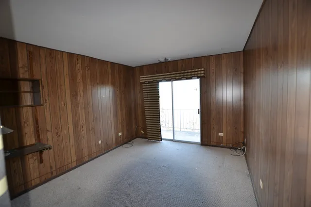 $189,000 | 9620 South Komensky Avenue, Unit 305, Oak Lawn, IL 60453