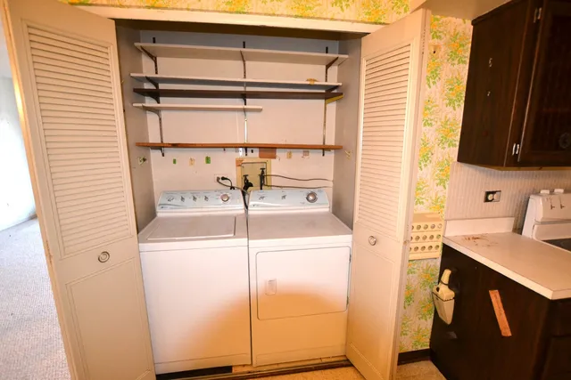 $189,000 | 9620 South Komensky Avenue, Unit 305, Oak Lawn, IL 60453