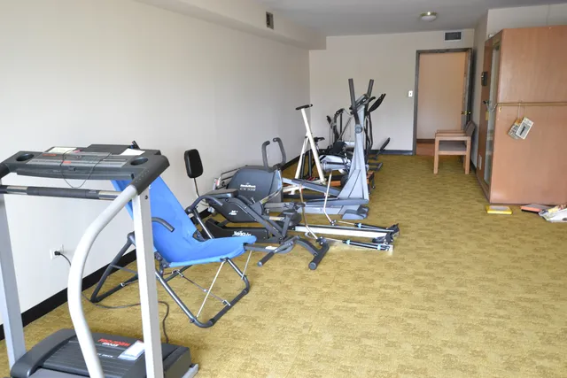 $189,000 | 9620 South Komensky Avenue, Unit 305, Oak Lawn, IL 60453