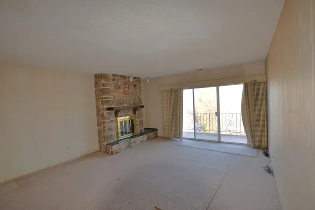 $189,000 | 9620 South Komensky Avenue, Unit 305, Oak Lawn, IL 60453