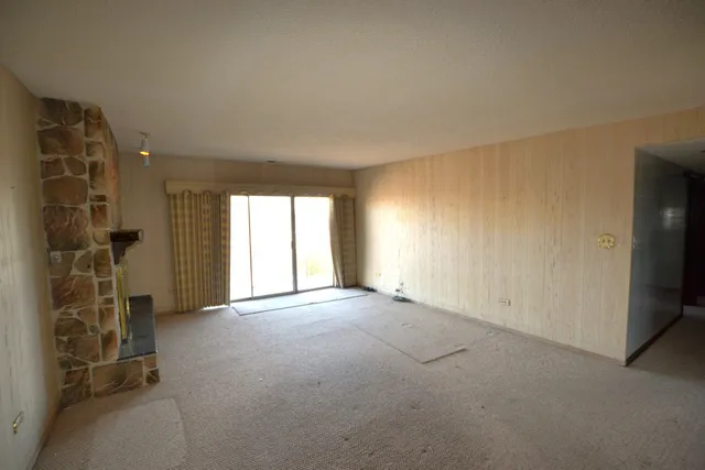 $189,000 | 9620 South Komensky Avenue, Unit 305, Oak Lawn, IL 60453