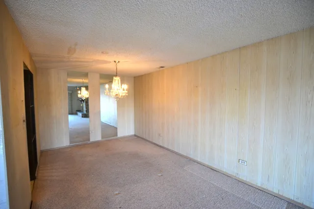 $189,000 | 9620 South Komensky Avenue, Unit 305, Oak Lawn, IL 60453