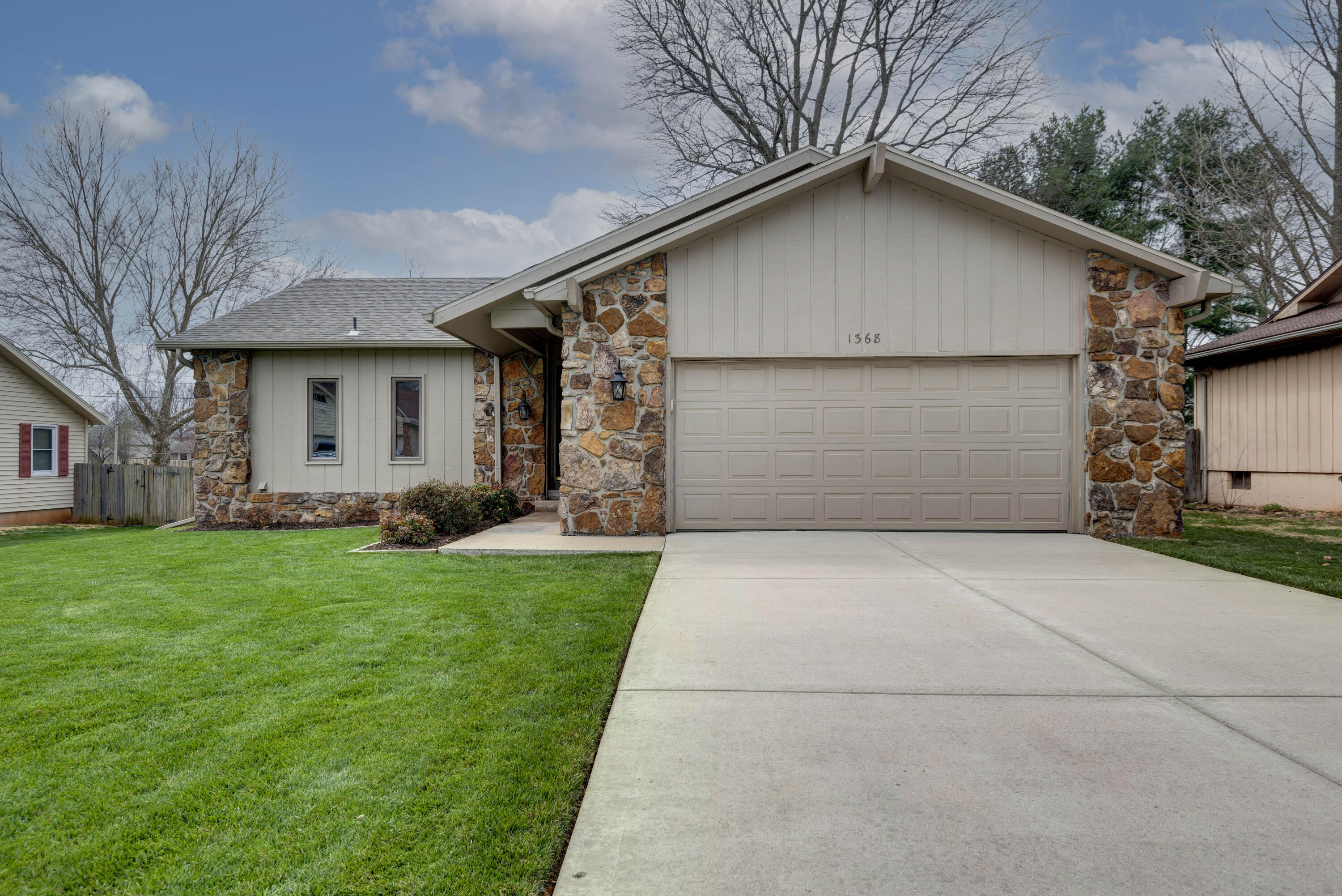 1368 East Hanover Street Springfield, MO 65804 - Photo 1 of 1 Hanover (2)