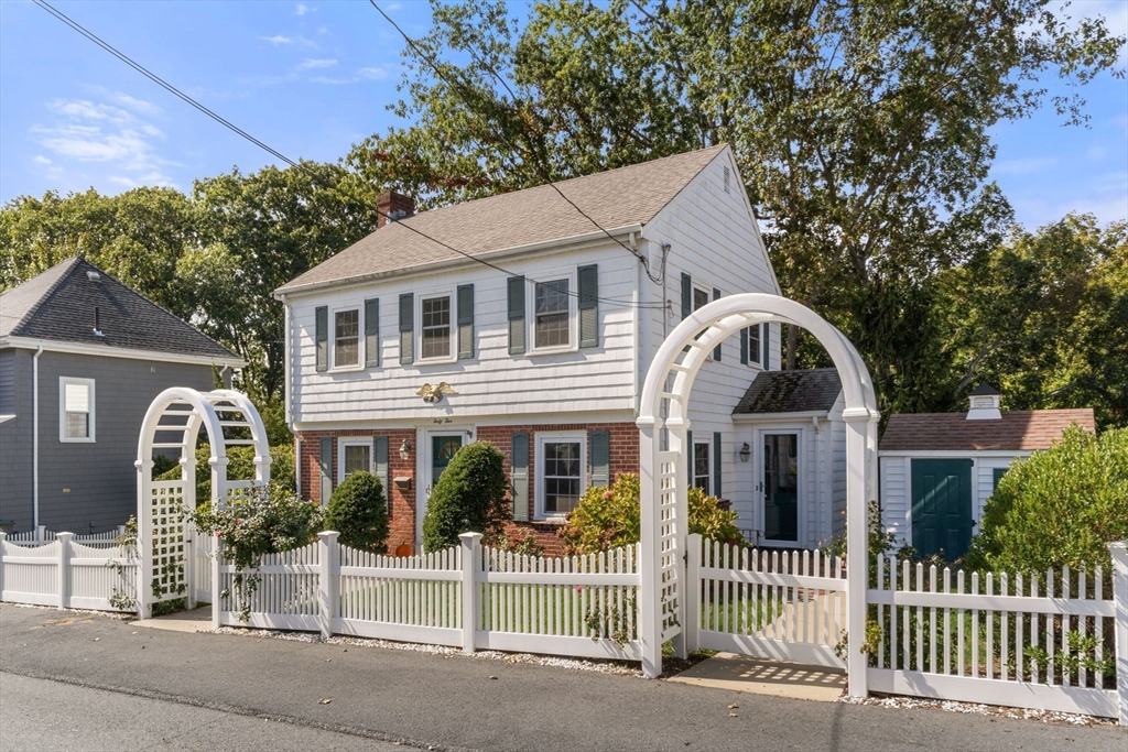 45 Commonwealth Avenue Dedham, MA 02026 - Photo 4 of 35