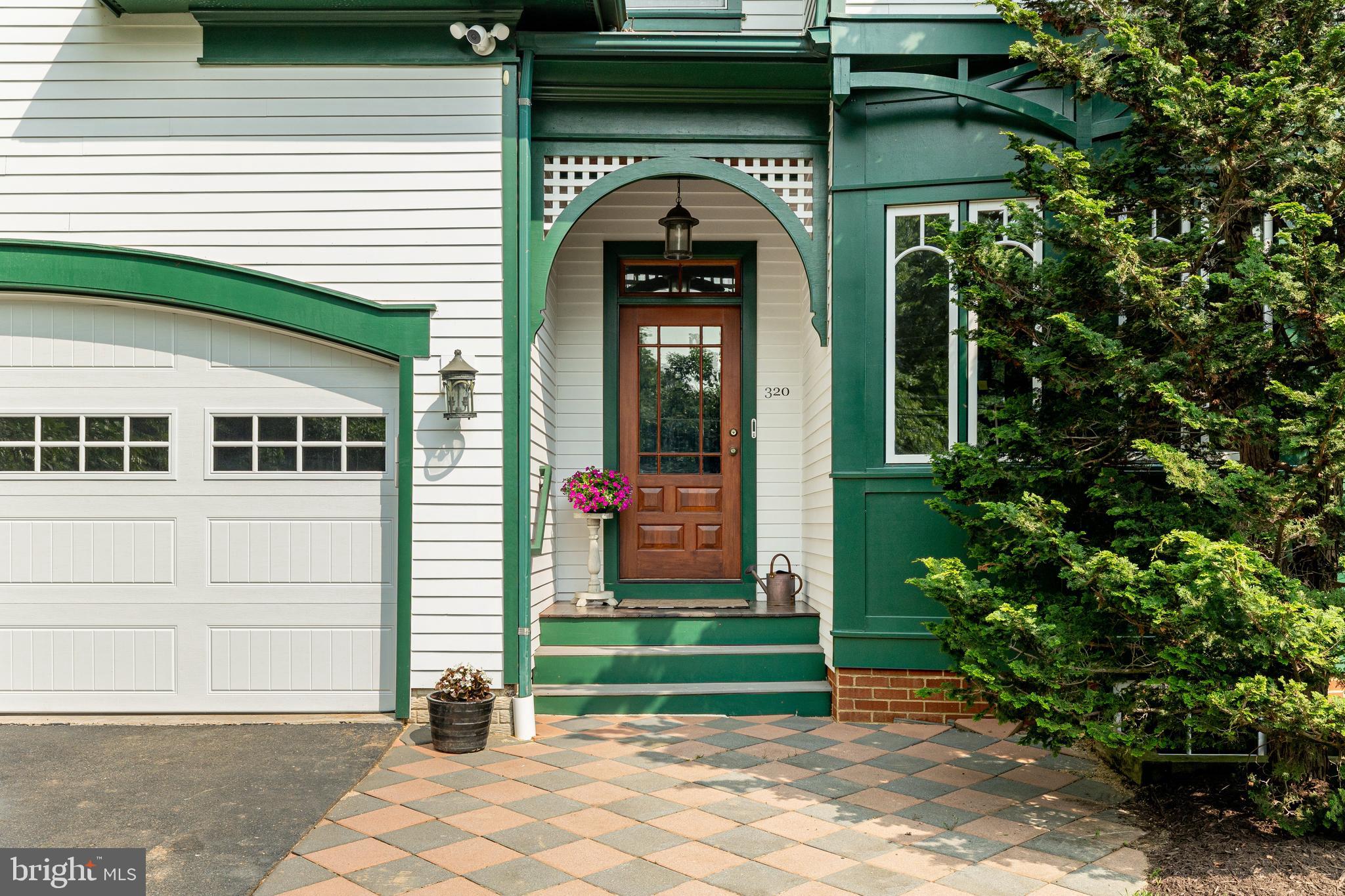 320 Adahi Road Southeast Vienna, VA 22180 - Photo 3 of 50