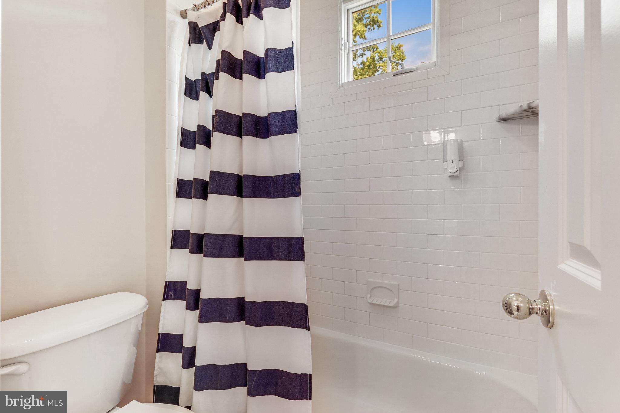 320 Adahi Road Southeast Vienna, VA 22180 - Photo 33 of 50