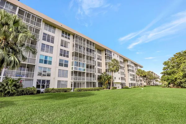 $1,675 | 2851 South Palm Aire Drive, Unit 407, Pompano Beach, FL 33069
