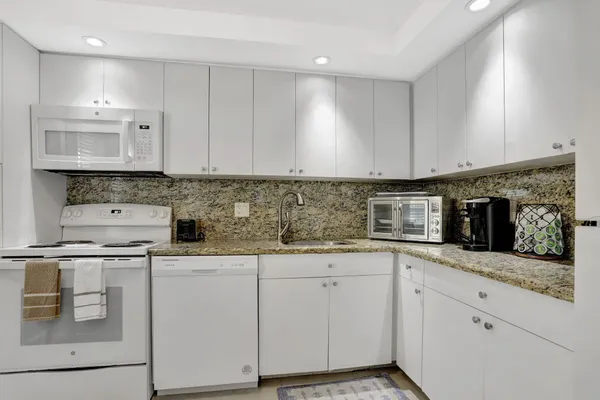 $1,675 | 2851 South Palm Aire Drive, Unit 407, Pompano Beach, FL 33069