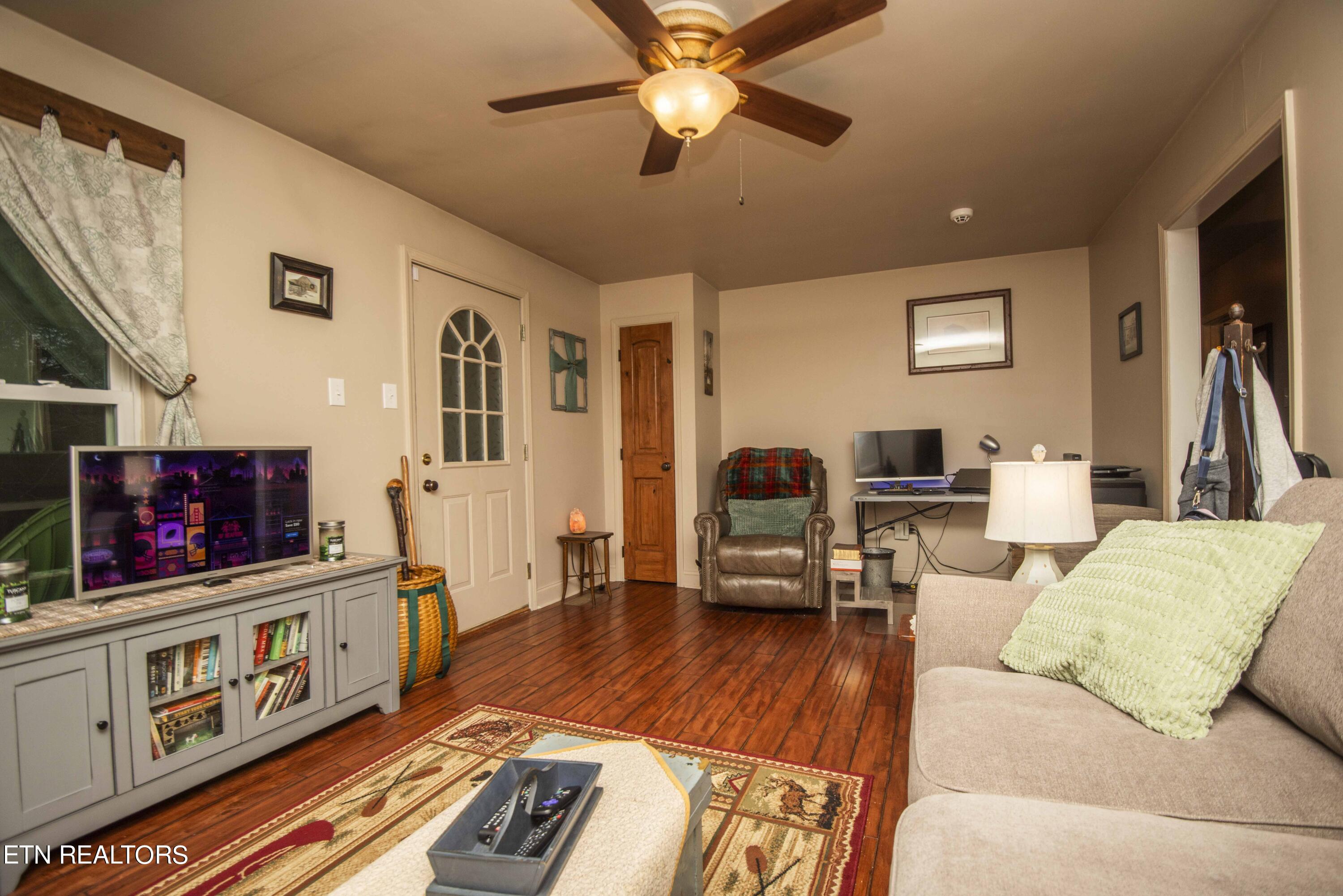 2320 Hidden Mountain Road Sevierville, TN 37876 - Photo 16 of 51 living 1_1