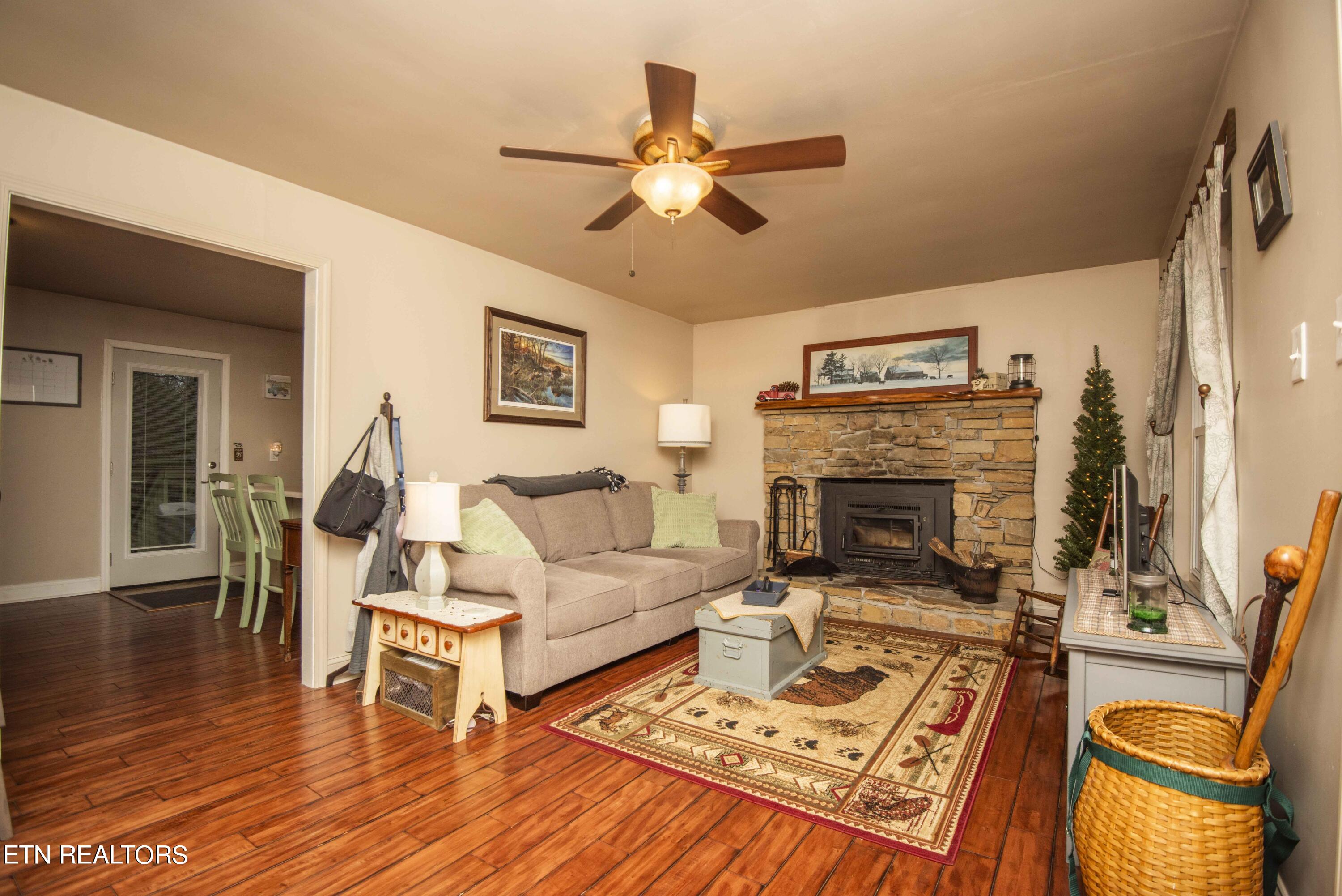 2320 Hidden Mountain Road Sevierville, TN 37876 - Photo 19 of 51 living 4_1