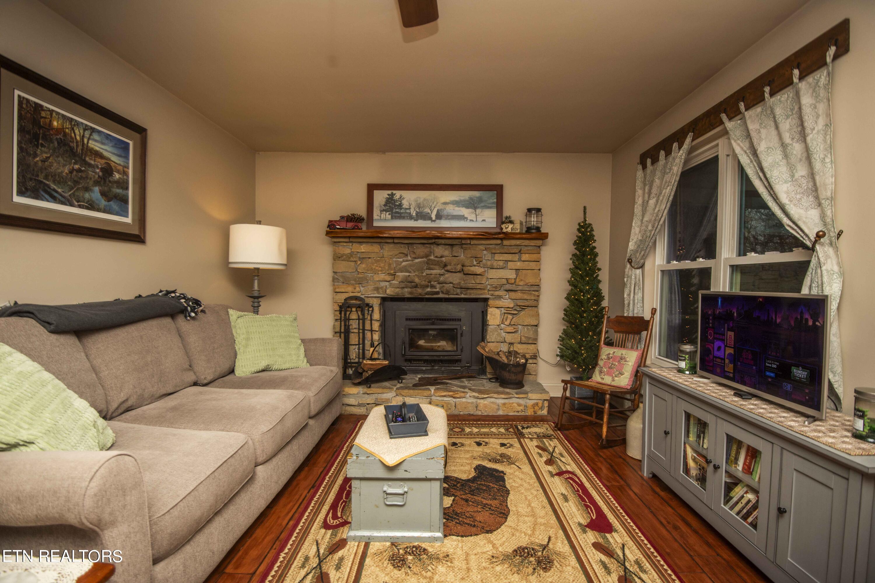 2320 Hidden Mountain Road Sevierville, TN 37876 - Photo 20 of 51 living_1