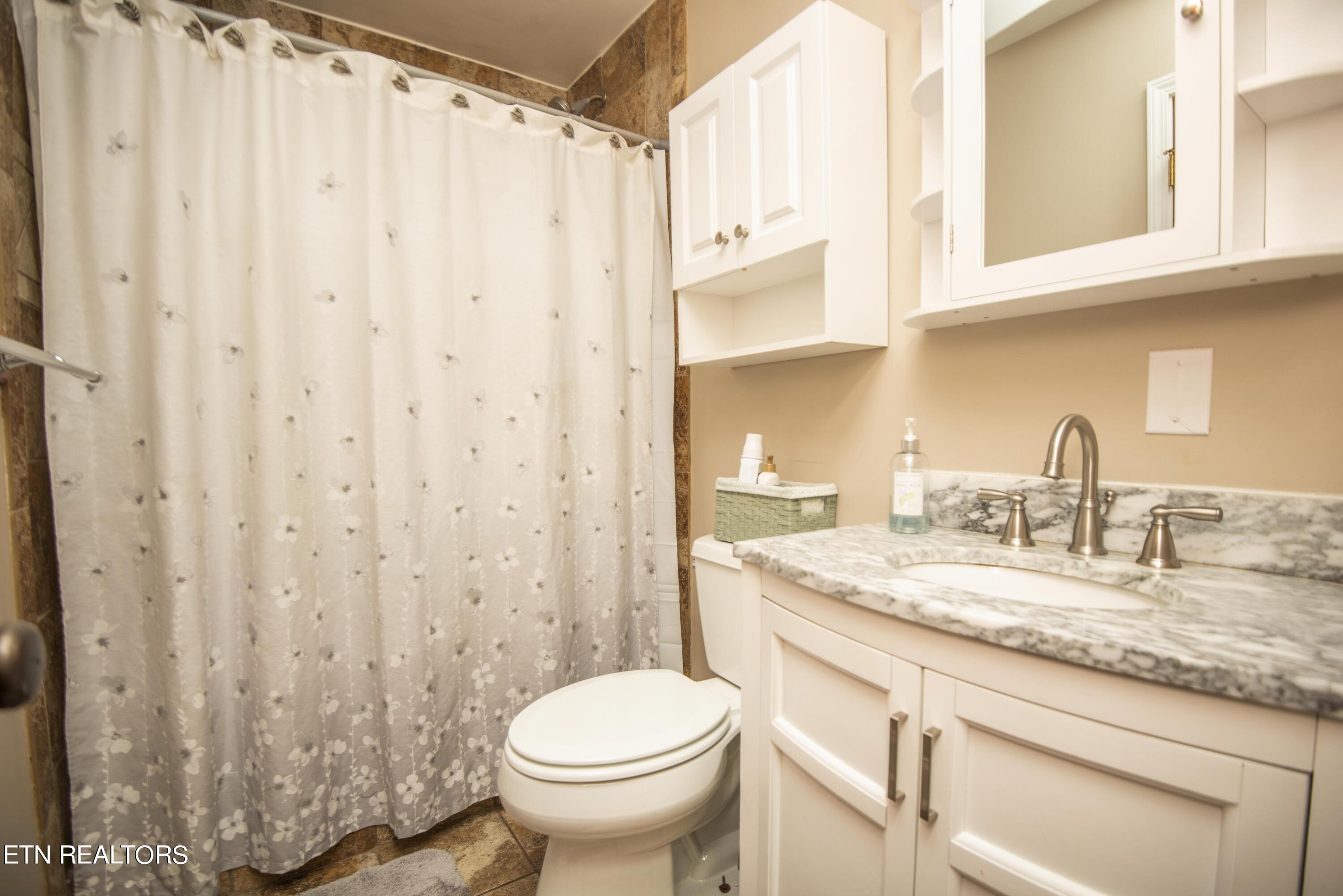 2320 Hidden Mountain Road Sevierville, TN 37876 - Photo 22 of 51 bath_1