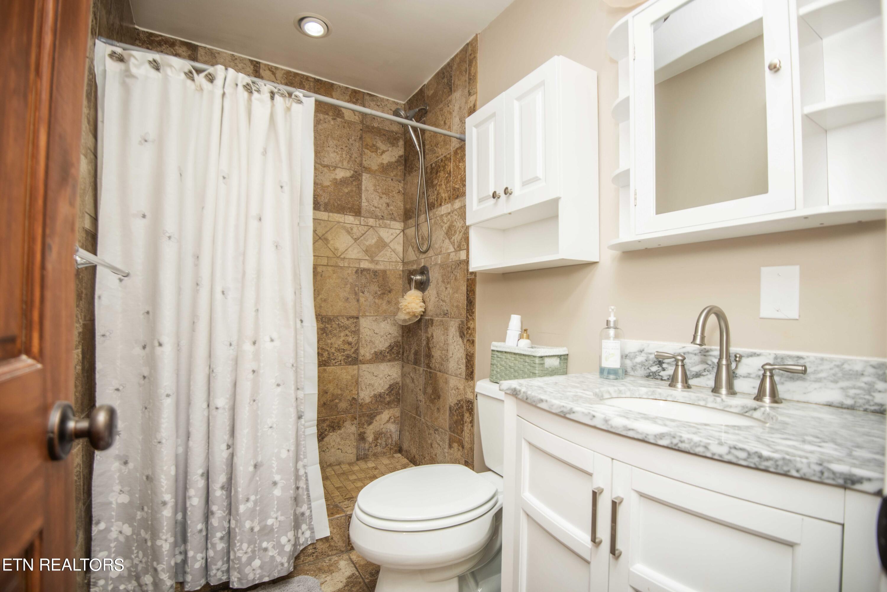 2320 Hidden Mountain Road Sevierville, TN 37876 - Photo 5 of 51 bath 1_1
