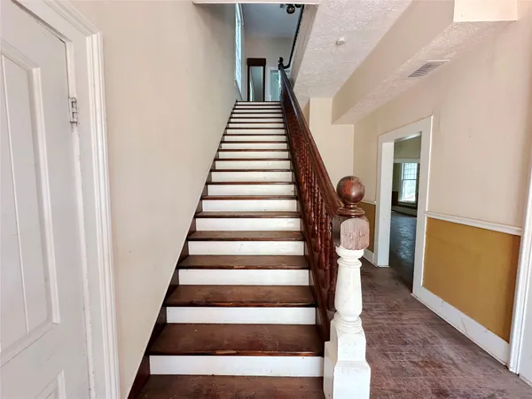 $169,900 | 100 West Stockbridge Street, Eagle Lake, TX 77434