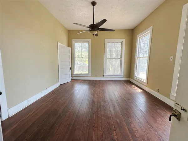 $169,900 | 100 West Stockbridge Street, Eagle Lake, TX 77434