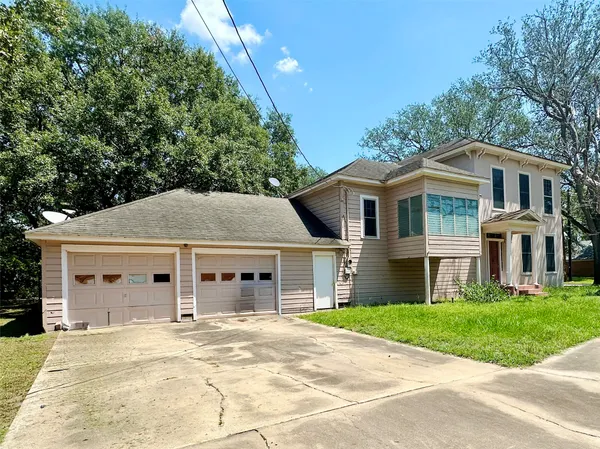 $169,900 | 100 West Stockbridge Street, Eagle Lake, TX 77434