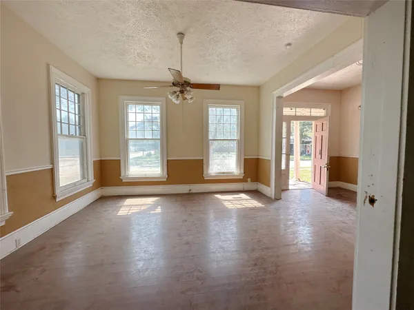 $169,900 | 100 West Stockbridge Street, Eagle Lake, TX 77434