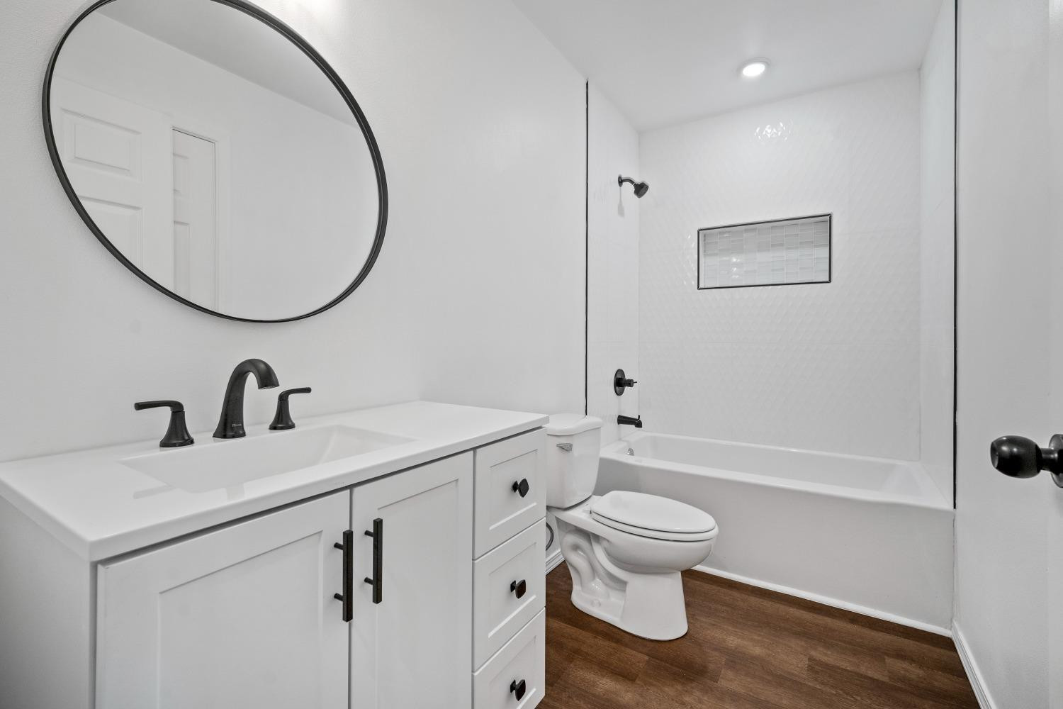 613 31st Street Lubbock, TX 79404 - Photo 13 of 23 Hallway Bath