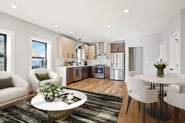 $4,200 | 6223 North Albany Avenue, Unit C, Chicago, IL 60659