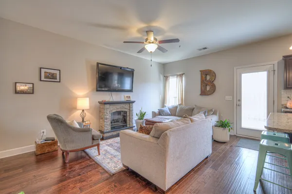 $1,950 | 2013 Abbingdon Way, Old Hickory, TN 37138