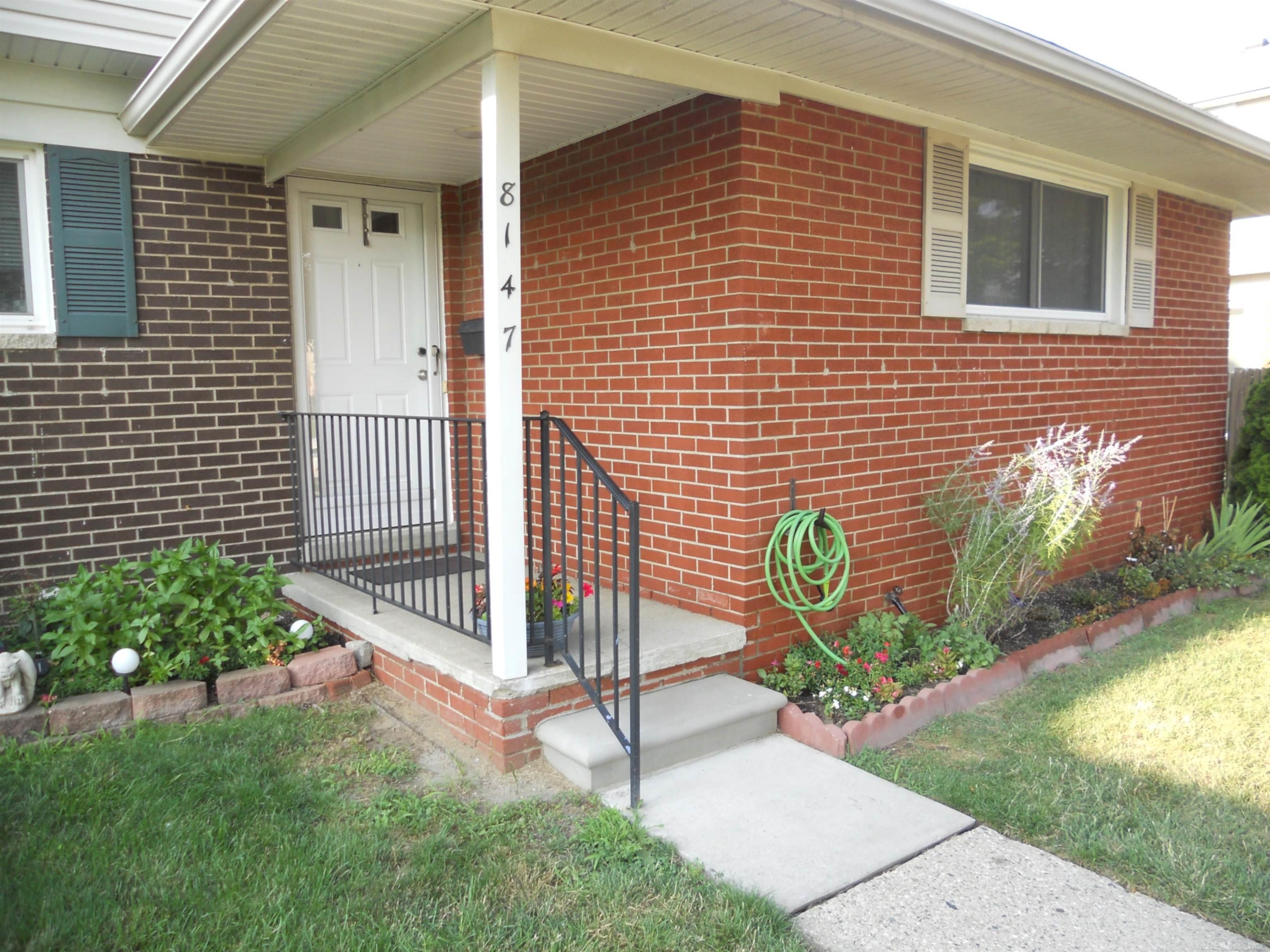 8147 Busko Avenue Warren, MI 48093 - Photo 2 of 23