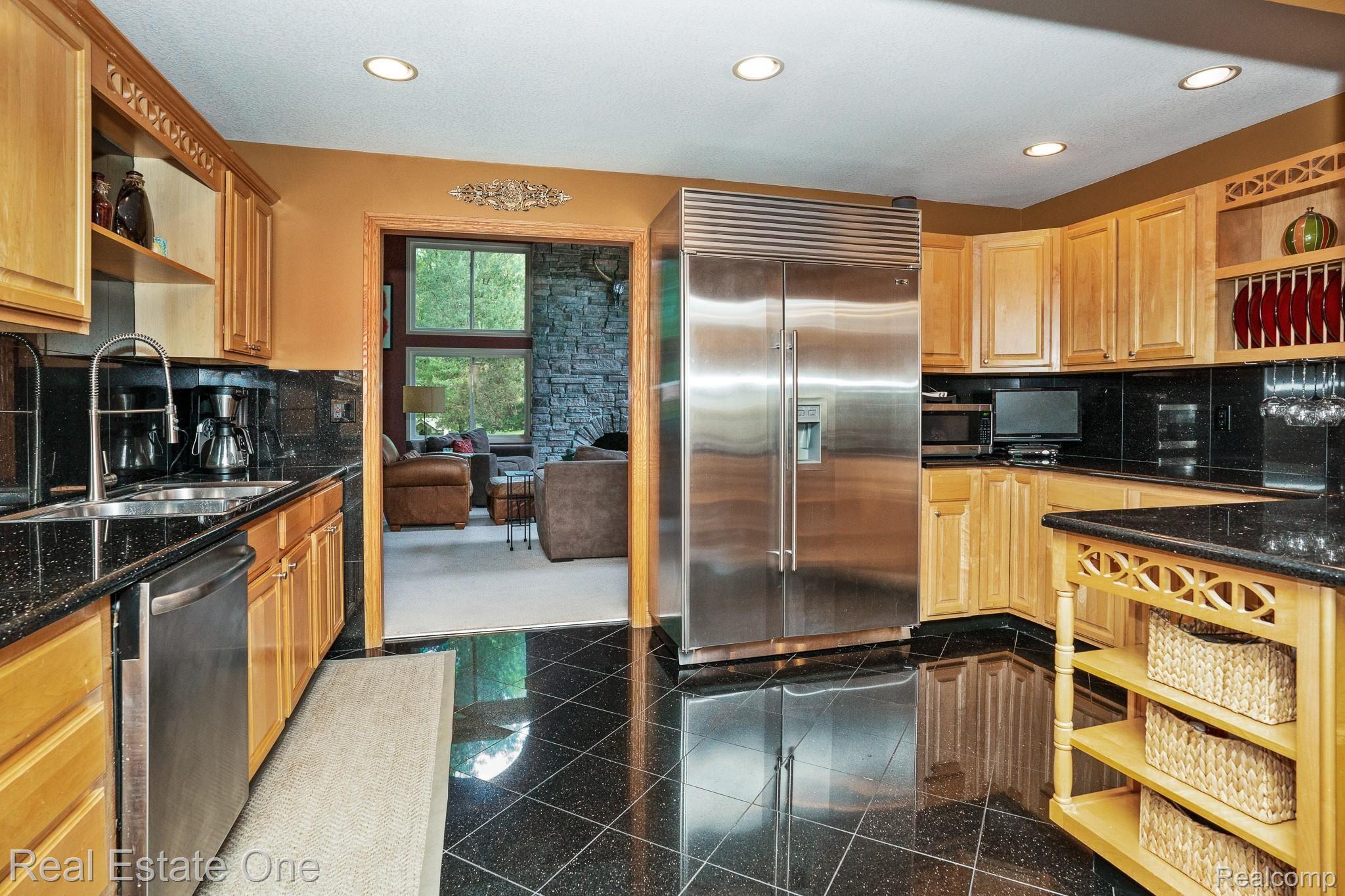 4245 Collins Road Rochester, MI 48306 - Photo 25 of 70 Collins MLS-W072.jpg