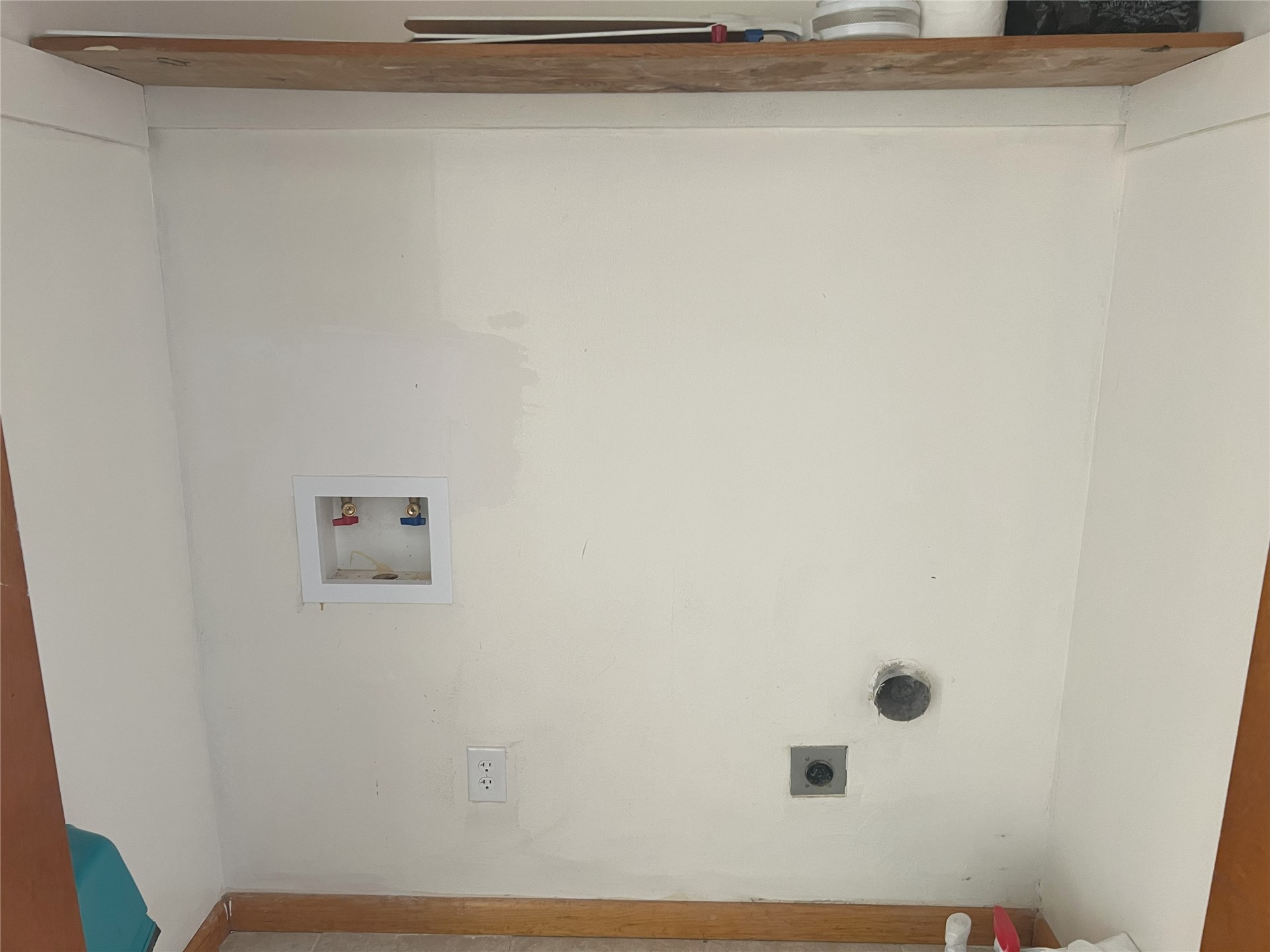 348 Tarpon Avenue Fernandina Beach, FL 32034 - Photo 19 of 44 a view of a door