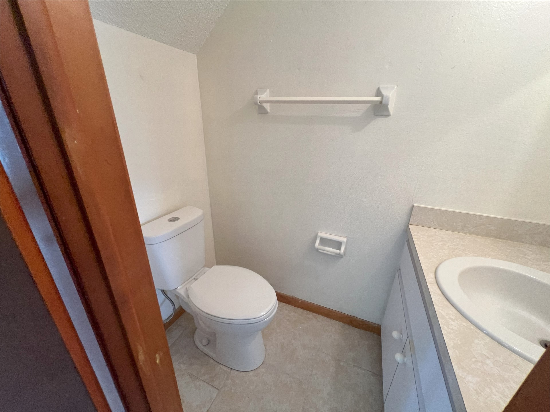 348 Tarpon Avenue Fernandina Beach, FL 32034 - Photo 21 of 44 a bathroom with a granite countertop toilet and a sink