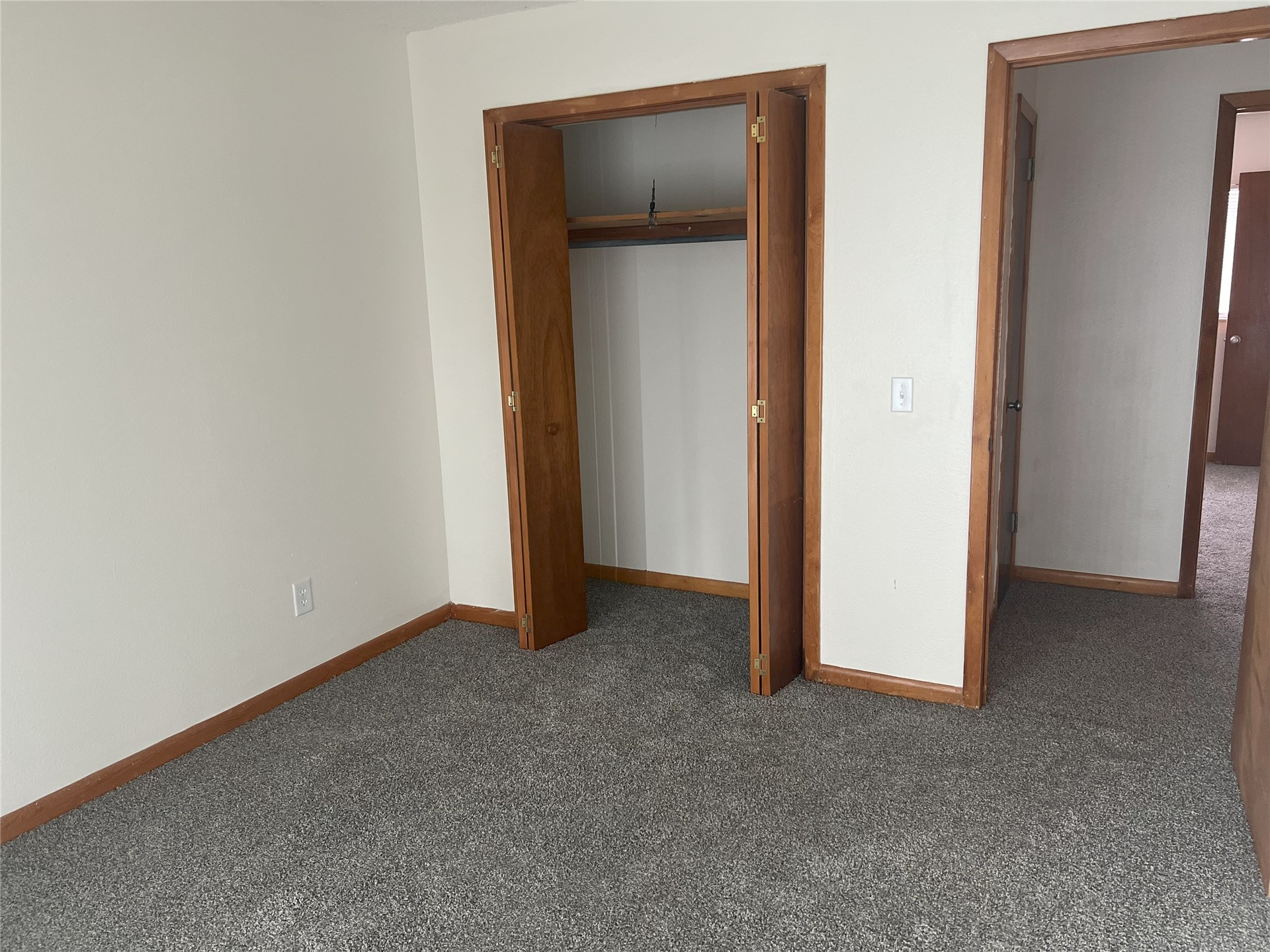 348 Tarpon Avenue Fernandina Beach, FL 32034 - Photo 24 of 44 a view of an empty room and a gallery